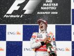 Heikki Kovalainen celebra su triunfo en Hungr&iacute;a. (REUTERS)