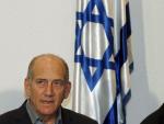 El primer ministro de Israel, Edhud Olmert, y el ministro de Exteriores, Ehud Barak, poco despu&eacute;s del ataque de este s&aacute;bado.