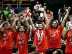 La selecci&oacute;n espa&ntilde;ola de baloncesto celebra su oro en el Mundial de 2006. (ARCHIVO)