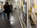 Los carteles del metro parisino han sustituido la pipa de Monsieur Hulot por un molinillo.