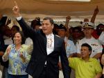El presidente ecuatoriano, Rafael Correa, celebra su victoria.