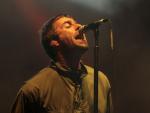 Liam Gallagher, durante la actuaci&oacute;n de Oasis en el Festival de Benic&agrave;ssim