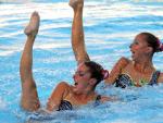 Las espa&ntilde;olas Andrea Fuentes (i) y Gemma Mengual (d) durante la prueba de nataci&oacute;n sincronizada, en rutina t&eacute;cnica por parejas, en el Mundial de Nataci&oacute;n de Roma 2009.