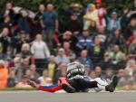 El piloto espa&ntilde;ol de MotoGP Jorge Lorenzo, tras sufrir una ca&iacute;da casi al final de la novena vuelta del Gran Premio de Gran Breta&ntilde;a.