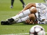 Cristiano Ronaldo se duele del tobillo derecho.