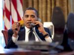 Fotograf&iacute;a del 8 de junio de 2009, que muestra al presidente Barack Obama hablando por tel&eacute;fono en el Despacho Oval de la Casa Blanca.