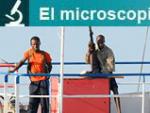Piratas somal&iacute;es en la cubierta del barco mercante ucraniano 'MV Faina', secuestrado en septiembre de 2008.