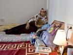 La activista saharaui Aminatu Haidar, en huelga de hambre, en la habitaci&oacute;n donde duerme en el aeropuerto de Lanzarote.