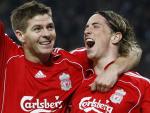 Gerrard y Torres celebran un gol del Liverpool.EF