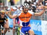 El ciclista espa&ntilde;ol Oscar Freire vence al sprint la 101 edici&oacute;n de la Mil&aacute;n-San Remo.