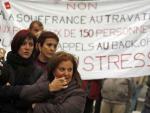 Trabajadores de France T&eacute;l&eacute;com protestan por su situaci&oacute;n.