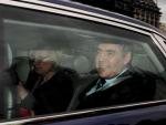 El primer ministro brit&aacute;nico Gordon Brown sale del Parlamento brit&aacute;nico en Londres, (Inglaterra).