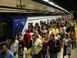 Aspecto de un and&eacute;n del metro de Madrid. Poco a poco, la normalidad va llegando al suburbano de la capital, que ha vivido varias jornadas de huelga.