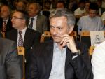 El nuevo entrenador del Real Madrid, el portugu&eacute;s Jose Mourinho, durante la presentaci&oacute;n del libro &quot;Ra&uacute;l, el triunfo de los valores&quot;.
