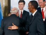 Paul Kagame, se dispone a saludar por detr&aacute;s del ministro de Asuntos Exteriores y de Cooperaci&oacute;n, Miguel &Aacute;ngel Moratinos.