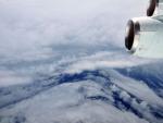 Fotograf&iacute;a cedida por la NASA que muestra el ojo del hurac&aacute;n 'Earl' en el Oc&eacute;ano Atl&aacute;ntico tomada desde la aeronave de investigaci&oacute;n DC-8.