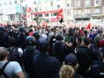 Centenares de sindicalistas cortan la Gran V&iacute;a madrile&ntilde;a.