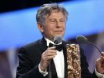 El director de cine Roman Polanski recoge su premio C&eacute;sar a mejor director por 'The Ghost Writer'.