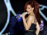 La cantante Rihanna act&uacute;a durante el descanso de la 60 edici&oacute;n del Partido de las Estrellas (All Stars) de la NBA disputado en el Staples Center en Los &Aacute;ngeles, California (Estados Unidos)