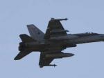 Imagen de uno de los cuatro aviones de combate F-18 del Ala 12 del Ej&eacute;rcito del Aire que intervendr&aacute;n en el establecimiento de una zona de exclusi&oacute;n a&eacute;rea en Libia.
