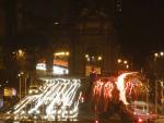 Las luces que iluminan la Puerta de Alcal&aacute;, en Madrid, apagadas durante 'La Hora del Planeta'.