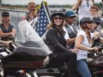 Sarah Palin participa en el tradicional desfile de &quot;Harley-Davidson&quot; que cada a&ntilde;o, en EE UU, rinde homenaje a todos los que defendieron el pa&iacute;s como soldados.