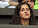 Xisca Perello, la novia de Rafa Nadal, observa uno de los partidos del torneo de tenis de Wimbledon.