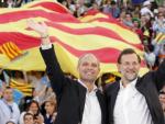 Francisco Camps y Mariano Rajoy, durante un mitin en Valencia, en una imagen de archivo.