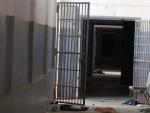 Vista de uno de los corredores de la prisi&oacute;n de Abu Salim, en Libia, denominada por algunos como la &quot;Abu Ghraib libia&quot;, en referencia a la c&aacute;rcel iraqu&iacute; conocido por las supuestas violaciones de Derechos Humanos que sufr&iacute;an los presos all&iacute; retenidos.