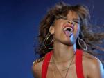 La cantante de Barbados Rihanna, durante su actuaci&oacute;n en la inauguraci&oacute;n, en el Escenario Mundo de R&iacute;o de Janeiro (Brasil), de Rock in Rio.