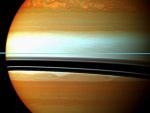 Fotograf&iacute;a que muestra un mosaico tomado por la sonda Cassini a una tormenta gigante en el norte de Saturno.