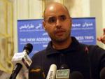 Saif al Islam, hijo del dirigente libio Muamar Gadafi, durante una rueda de prensa en Tr&iacute;poli.