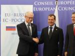 El presidente del Consejo Europeo y el presidente de la Comisi&oacute;n Europea dan la bienvenida al presidente ruso en Bruselas (B&eacute;lgica).