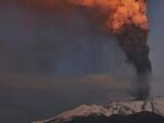 El Etna, fotografiado este jueves en plena erupci&oacute;n.
