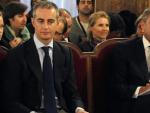 El expresidente de la Generalitat, Francisco Camps, y el exsecretario regional del PP, Ricardo Costa, en una sesi&oacute;n del 'caso de los trajes'.