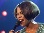 Foto de archivo tomada el 1 de septiembre de 1999 de la cantante y actriz estadounidense Whitney Houston durante su actuaci&oacute;n en el Hallenstadion de Z&uacute;rich (Suiza) ante m&aacute;s de 10.000 espectadores.