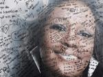 Imagen del muro en Manila (Filipinas) el que los fans de Whitney Houston han dejado dedicatorias para la cantante fallecida.