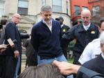 George Clooney es arrestado frente a la embajada de Sud&aacute;n en Washington.
