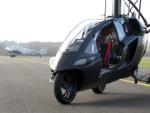 Fotograf&iacute;a cedida por la empresa holandesa PAL-V de su prototipo de coche volador, para cuya versi&oacute;n comercial busca inversores para poder lanzarla al mercado en 2014.