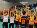Los jugadores del Caja 3 Teruel celebran la Superliga Masculina tras vencer al Unicaja Almer&iacute;a