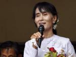La Premio Nobel de la Paz, Aung San Suu Kyi, en la sede de su partido.