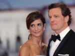 El actor brit&aacute;nico Colin Firth y su esposa, Livia Giuggioli, llegan al estreno de la cinta 'El topo', en la 68 edici&oacute;n del Festival Internacional de Cine de Venecia.