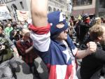 Manifestantes gritan proclamas durante las manifestaciones del D&iacute;a Internacional de los Trabajadores en Nueva York.