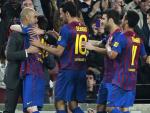 Leo Messi celebra uno de sus goles ante el Espanyol con Pep Guardiola
