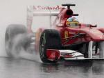 Fernando Alonso, bajo la lluvia.