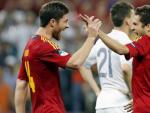 Xabi Alonso y Jordi Alba durante el Espa&ntilde;a - Francia de la Eurocopa.