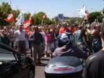 Funcionarios protestan contra los recortes anunciados por Rajoy.