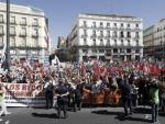 Manifestaci&oacute;n de funcionarios contra los recortes, frente a la sede de la Comunidad de Madrid, en la Puerta del Sol.