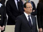 El presidente franc&eacute;s, Francois Hollande, asiste al desfile de la Fiesta Nacional en Par&iacute;s.