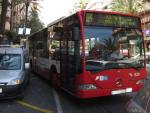 Autob&uacute;s de l&iacute;nea circulando por la ciudad de Alicante